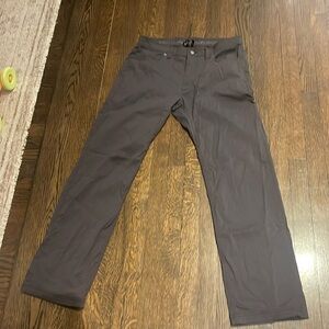 NEW Prana Slim Fit Brion Pants Stretch Water Repellent Charcoal Gray Mens 34 x32